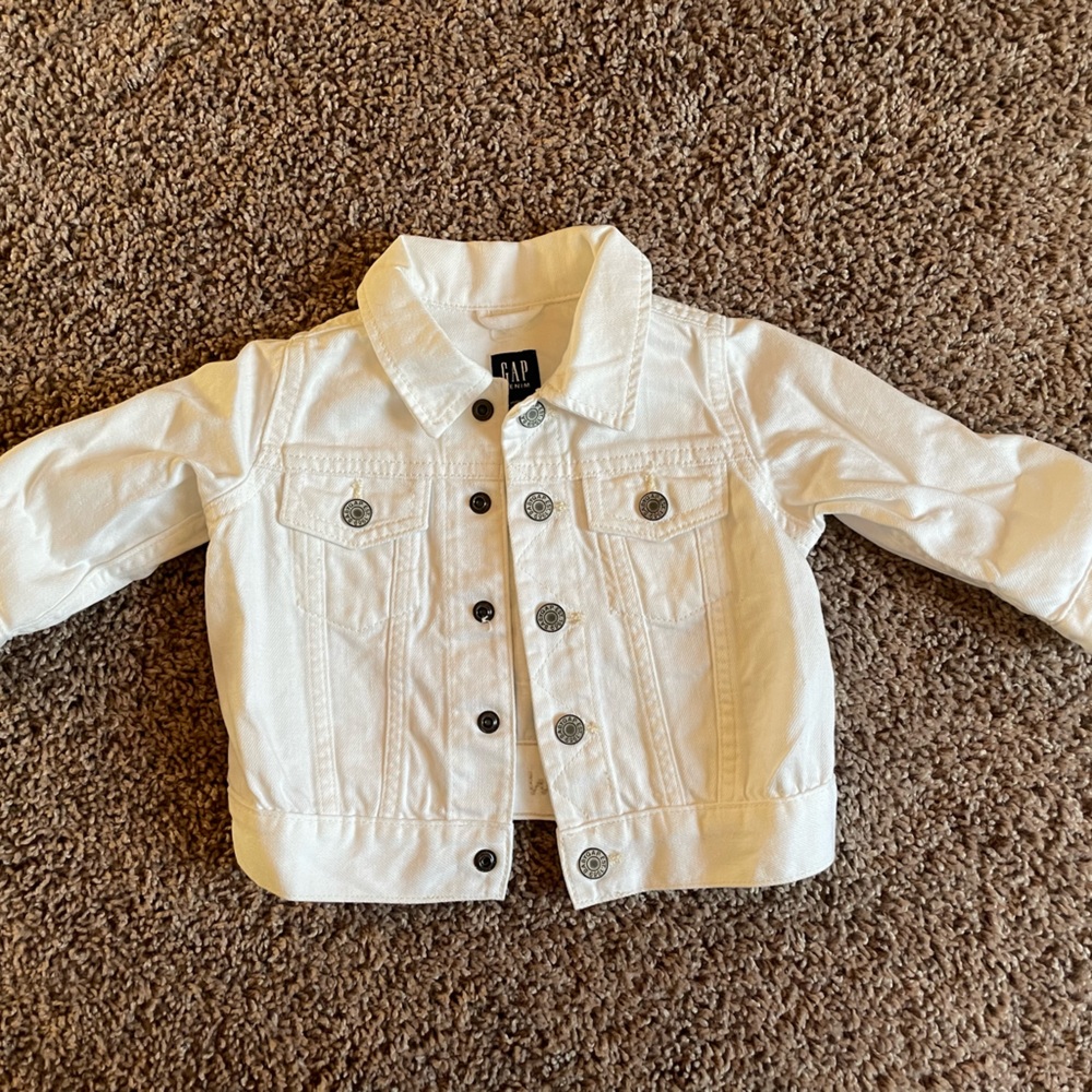 Gap white denim jacket size 6-12m